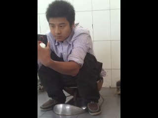 Handsome Chinese Precumming Fetch Rest Room - Hardly Any Door